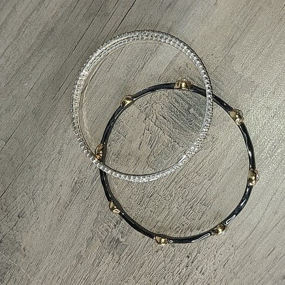 2 Bracelets - Picture 2 of 6